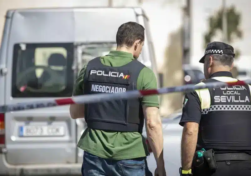 Archivo - Efectivos de la Policía Nacional en una operación en las Tres Mil Viviendas. Imagen de archivo. - María José López - Europa Press - Archivo