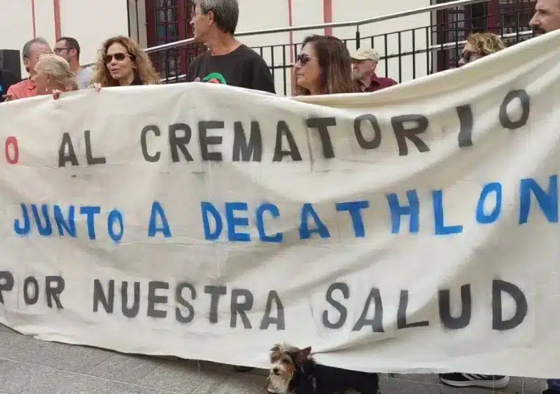 Vecinos de las barriadas hispalenses de Hacienda San Antonio y Hacienda El Rosario en una protesta - AAVV ENTREHACIENDAS