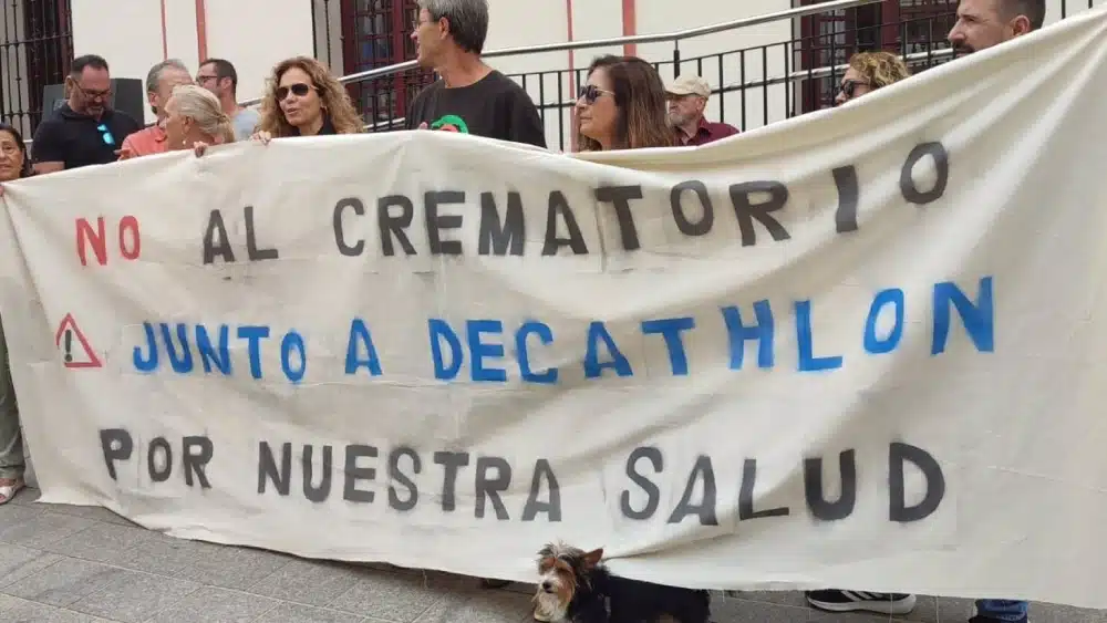 Vecinos de las barriadas hispalenses de Hacienda San Antonio y Hacienda El Rosario en una protesta - AAVV ENTREHACIENDAS