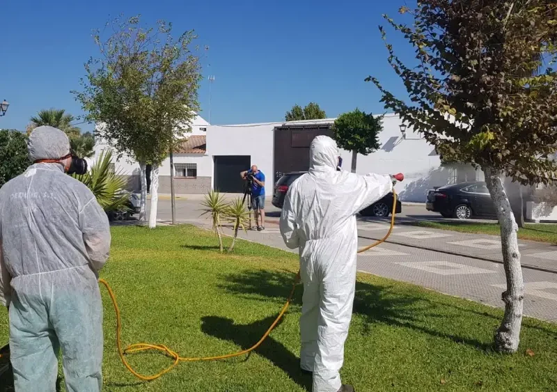 Archivo - Labores de fumigación en Los Palacios, en Sevilla. - AYTO. LOS PALACIOS - Archivo