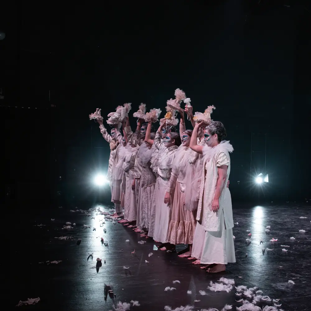 La obra «Del nido al nicho», de La incierta compañía. SA