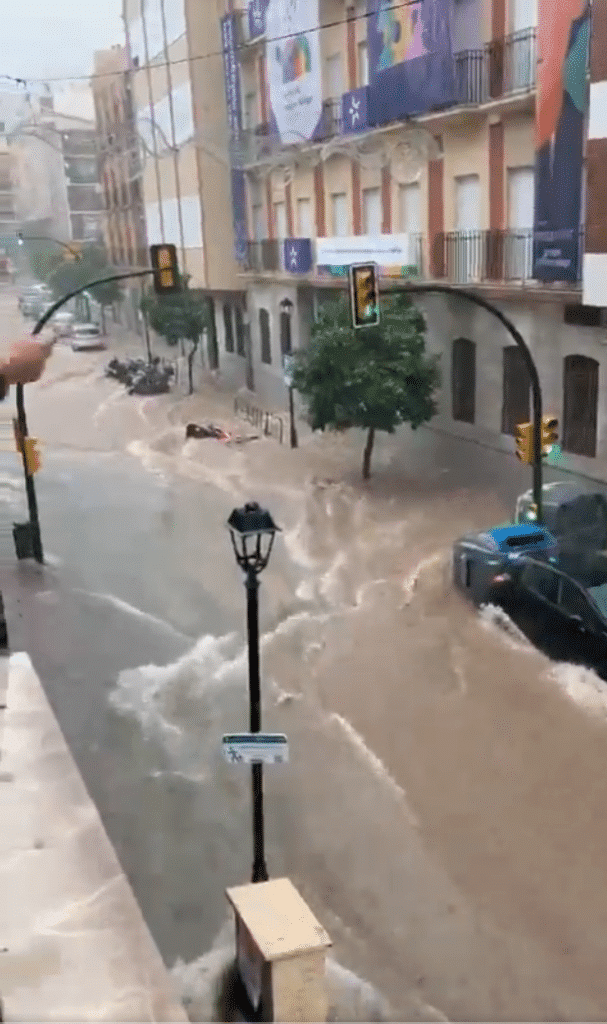 Calle inundada en Málaga. Redes sociales