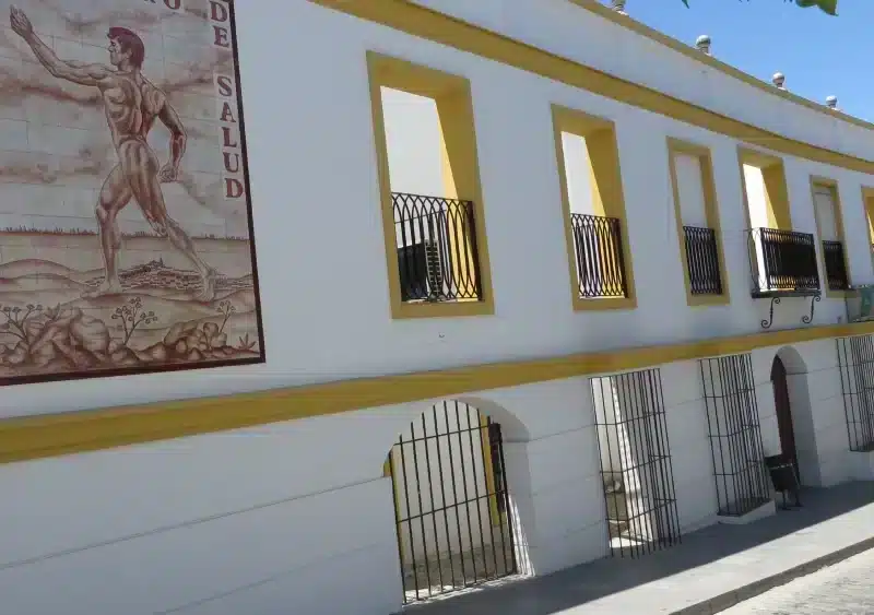 Las Cabezas de San Juan exige soluciones ante el deterioro de su Centro de Salud