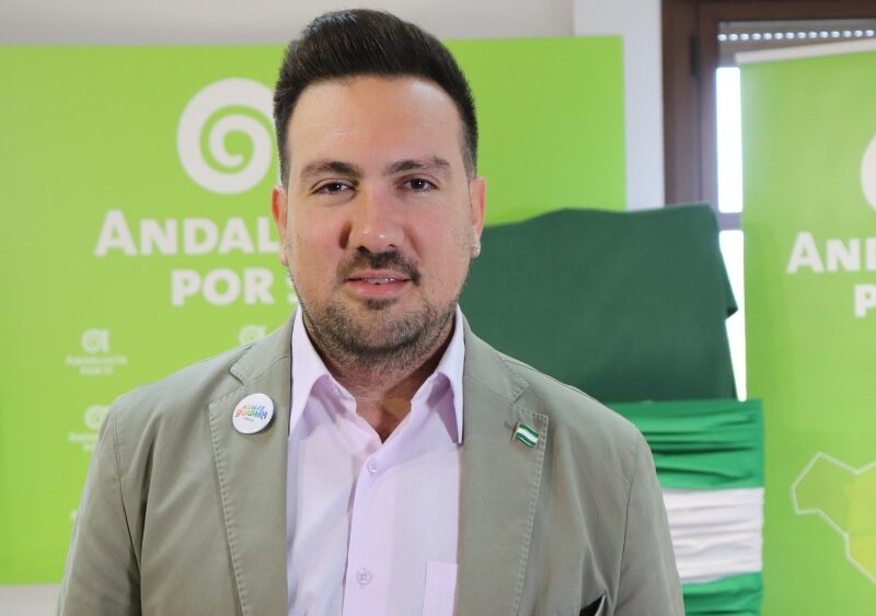 Christopher Rivas en la sede de Andalucía Por Sí en Alcalá / Coral Gata