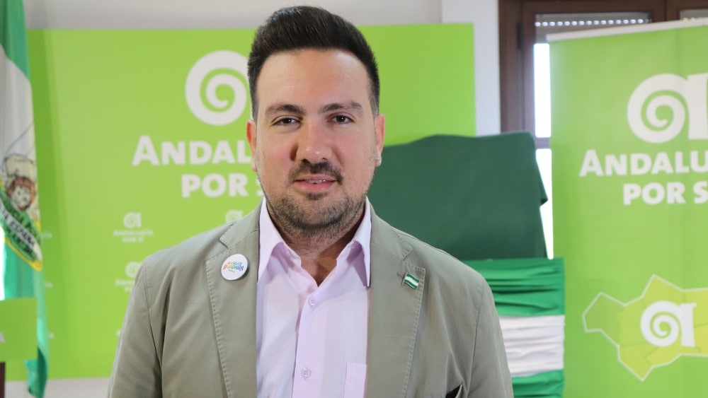 Christopher Rivas en la sede de Andalucía Por Sí en Alcalá / Coral Gata