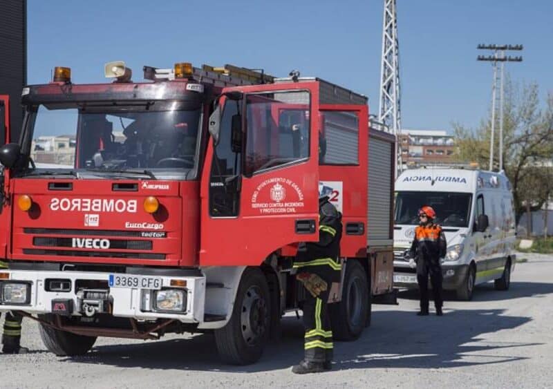 Archivo - Imagen de archivo de una actuación de los Bomberos - EMERGENCIAS 112 ANDALUCÍA - Archivo