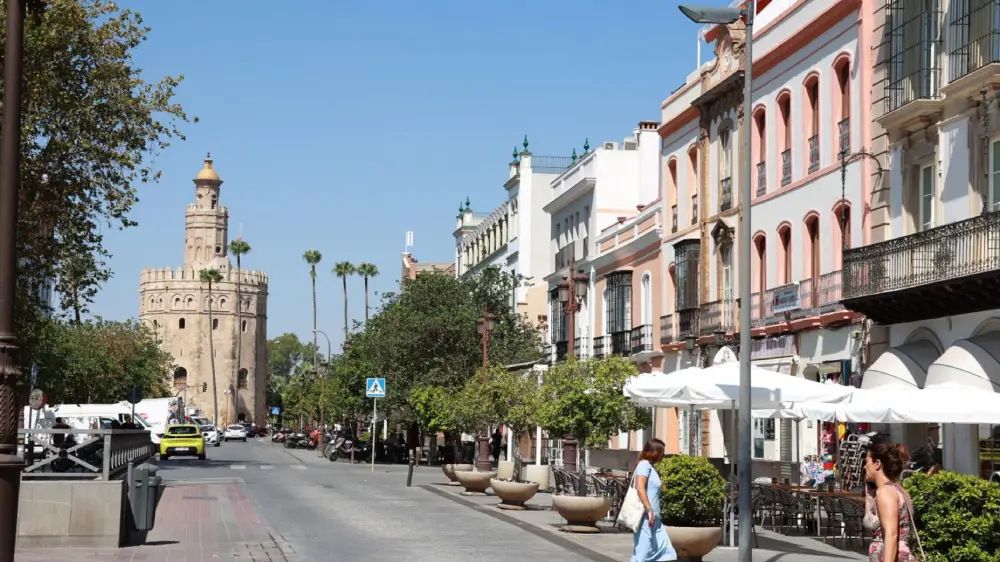 Archivo - La calle Almirante Lobo, con la Torre del Oro al fondo, forma parte del recorrido oficial de la procesión magna de diciembre. - ROCÍO RUZ / EUROPA PRESS - Archivo