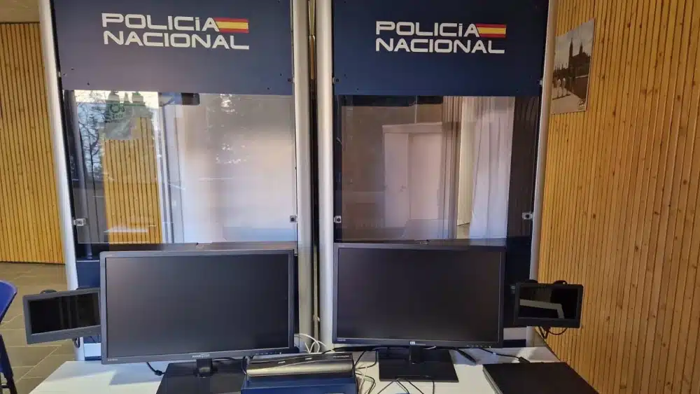 Archivo - Imagen de los dispositivos de "DNI exprés" - SUBD. GOBIERNO SALAMANCA - Archivo