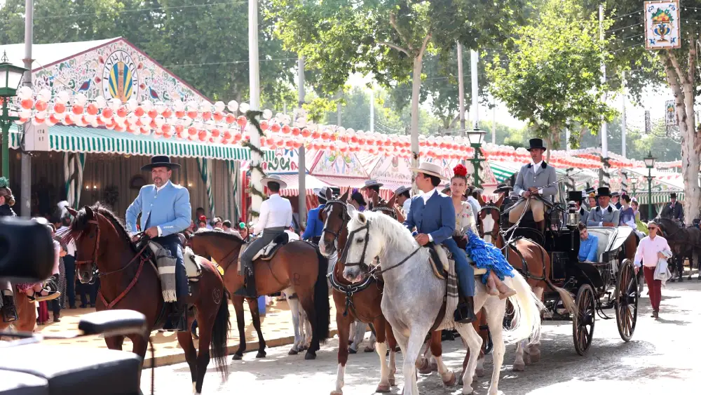 Archivo - Imágenes del ambiente que se vive en el Real de la Feria, a 17 de abril de 2024 - Rocío Ruz - Europa Press - Archivo