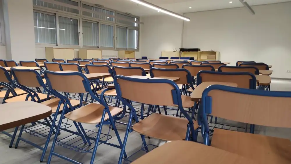 Archivo - Aula de un colegio público
