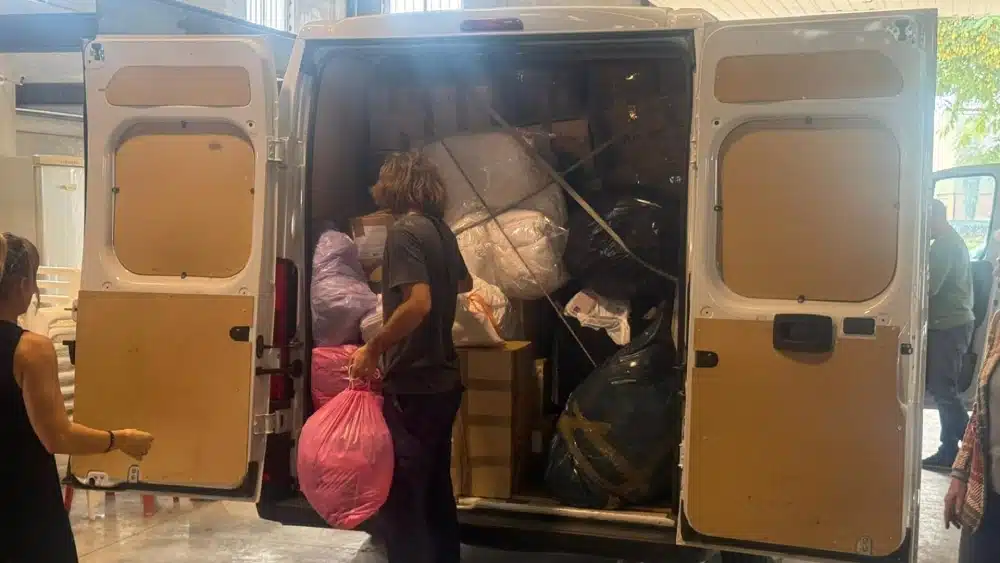 Imagen de una de las furgonetas con ayuda humanitaria enviadas por la AUGC desde Sevilla - AUGC SEVILLA