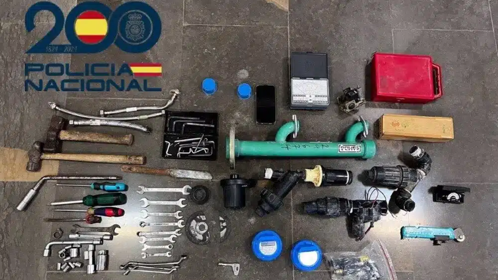 Efectos intervenidos al presunto autor de los robos - POLICÍA NACIONAL