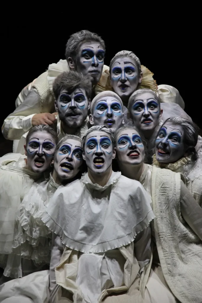 La obra «Del nido al nicho», de La incierta compañía. SA