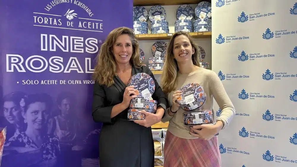 Ana Moreno, responsable de marca de Inés Rosales, junto a Eugenia Moreno, de la Obra Social de San Juan de Dios - INÉS ROSALES