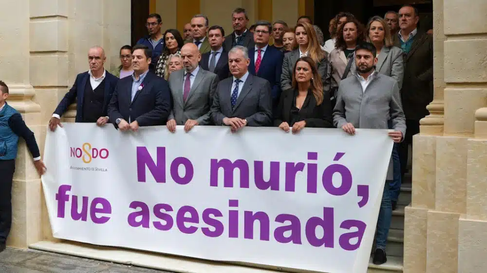 Minuto de silencio por la mujer asesinada por su marido en Estepa. Ayuntamiento de Sevilla