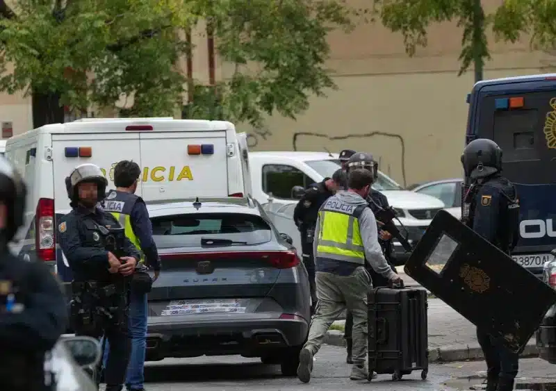 Efectivos de la Policía Nacional desplegados en el Polígono Sur - María José López - Europa Press