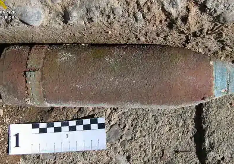 Un proyectil hallado por la Guardia Civil en otra operación. Guardia Civil