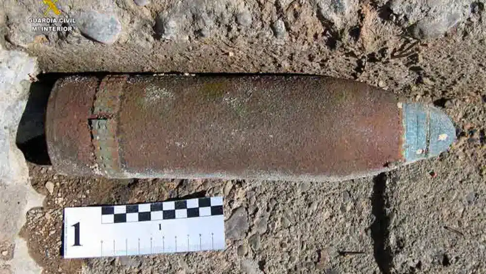 Un proyectil hallado por la Guardia Civil en otra operación. Guardia Civil