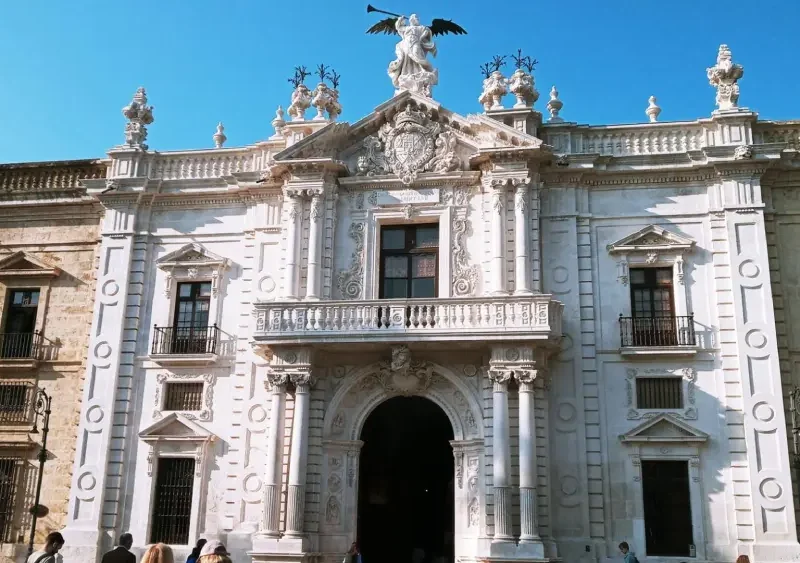 Archivo - Imagen de recurso de la fachada principal del Rectorado de la Universidad. - EUROPA PRESS - Archivo