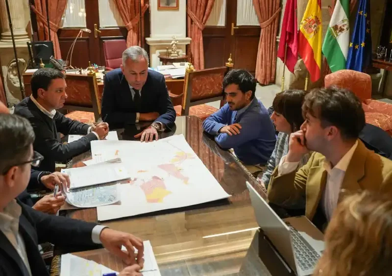 Sanz reunido con vecinos de Pino Montano - AYUNTAMIENTO DE SEVILLA