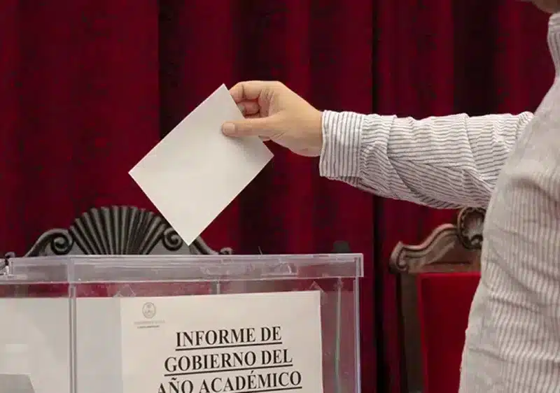 Archivo - Imagen de archivo de una votación en el Claustro de la Universidad de Sevilla. - UNIVERSIDAD DE SEVILLA - Archivo