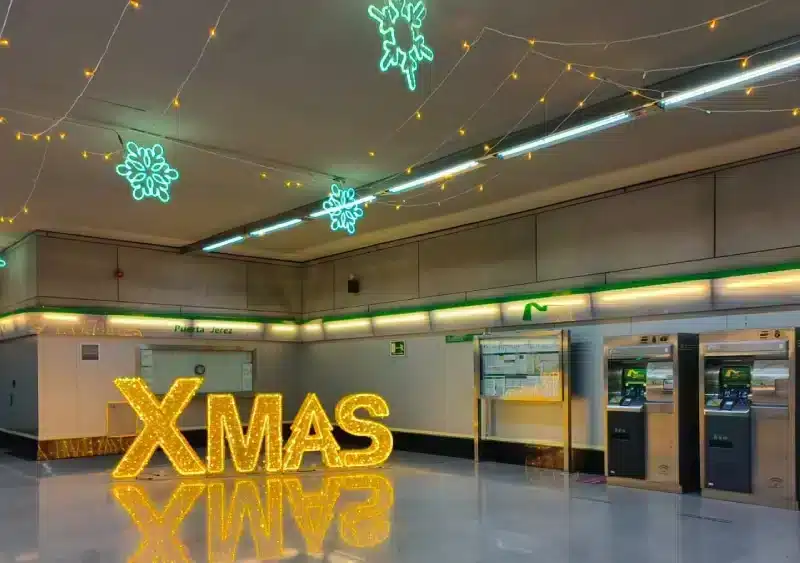 Estación de Puerta Jerez decorada de Navidad