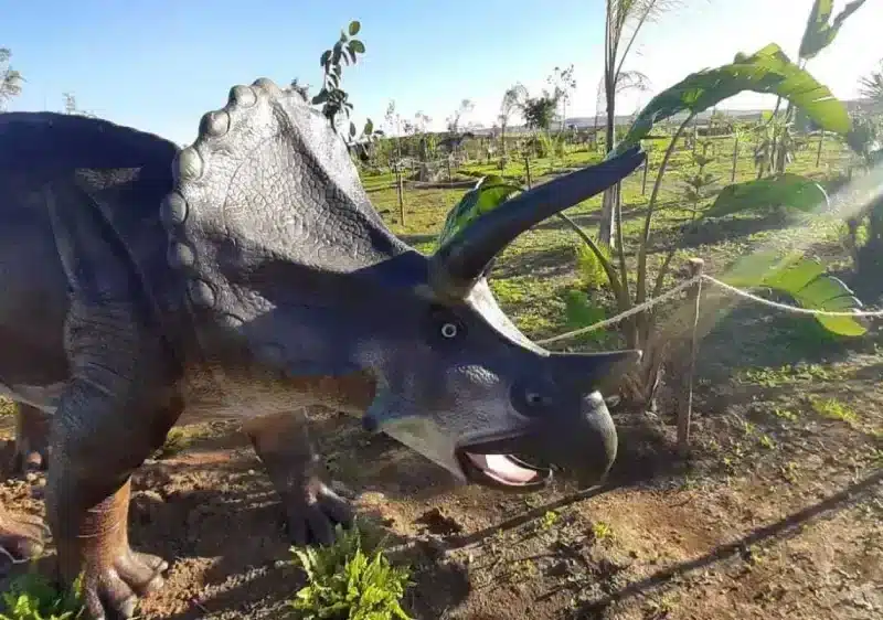 Imagen de una de las figuras de dinosaurio del "parque de ciencias prehistóricas" - JOSÉ GARCÍA/CEDIDA