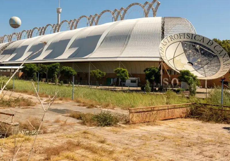 Archivo - Estado de abandono del Canal de los Descubrimientos en la Isla de la Cartuja - FRANCISCO J. OLMO / EUROPA PRESS - Archivo