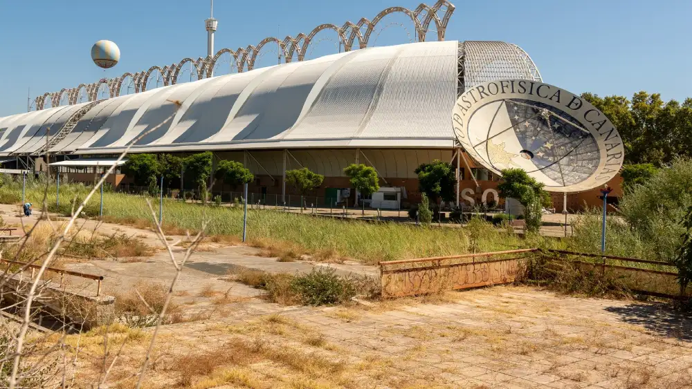 Archivo - Estado de abandono del Canal de los Descubrimientos en la Isla de la Cartuja - FRANCISCO J. OLMO / EUROPA PRESS - Archivo