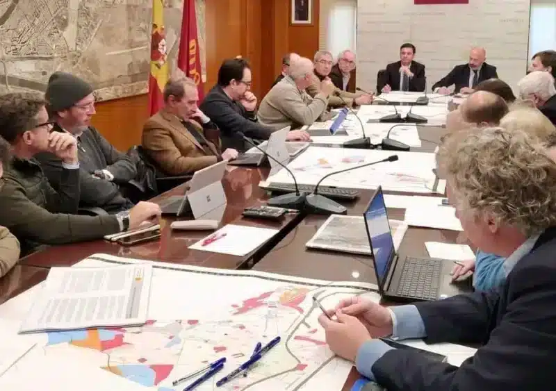 Constitución de la Comisión de Seguimiento del PGOU - AYUNTAMIENTO DE SEVILLA