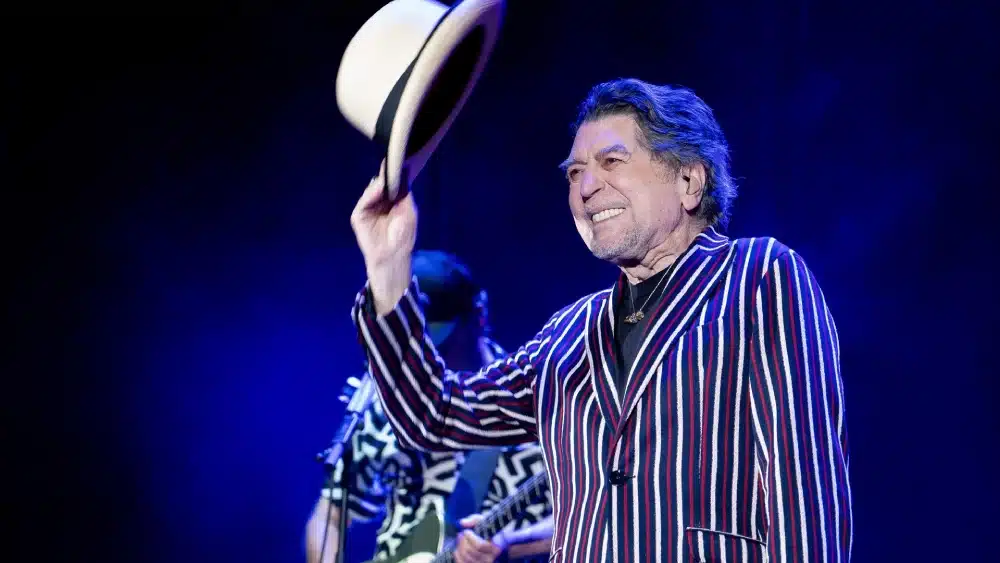 Archivo - El cantante Joaquín Sabina durante una actuación en la Maestranza de Sevilla. (Imagen de archivo) - Francisco J. Olmo - Europa Press - Archivo