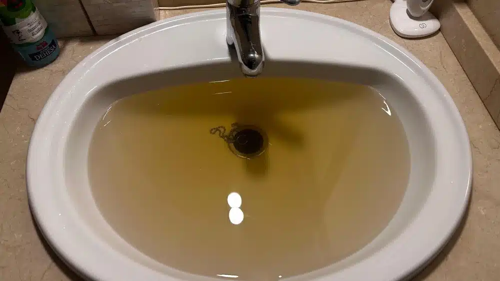 El agua corriente de Lora del Río vuelve a oscurecerse - PSOE DE LORA DEL RÍO