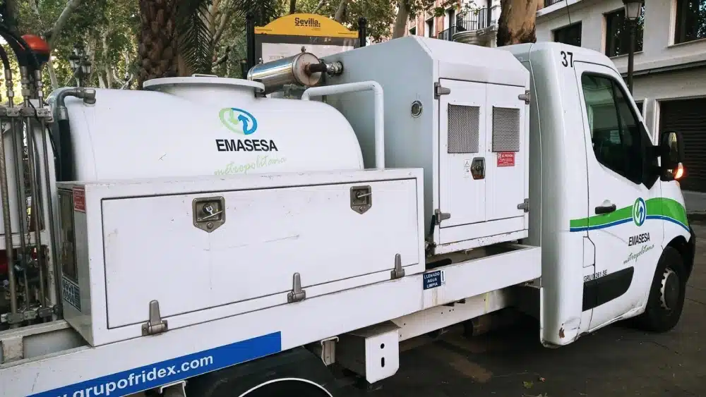 Archivo - Imagen de recurso de un vehículo de Emasesa. - EUROPA PRESS - Archivo