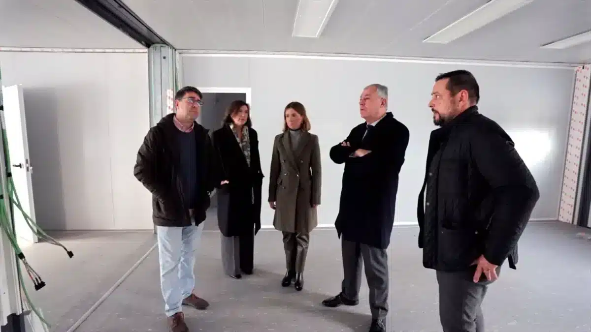 Visita al módulo prefabricado que acogerá provisionalmente el comedor del CEIP Valdés Leal - AYUNTAMIENTO DE SEVILLA