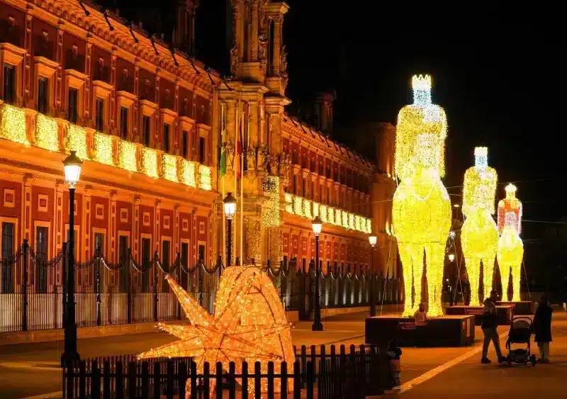 Imágenes del alumbrado navideño en Sevilla. - Joaquin Corchero - Europa Press