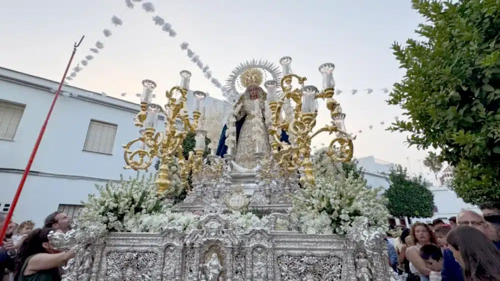 La localidad de Arahal homenajea a sus hermandades de Jesús Nazareno y del Santo Entierro - AYUNTAMIENTO DE ARAHAL