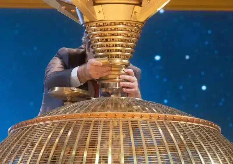 Preparación del bombo antes de la celebración del Sorteo Extraordinario de la Lotería de Navidad 2024, en el Teatro Real. - Eduardo Parra - Europa Press