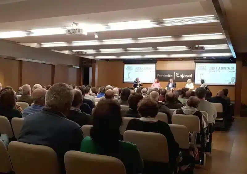 Imagen de la presentación de «La democracia en jaque», de Joaquim Bosch / Beltrán Peña
