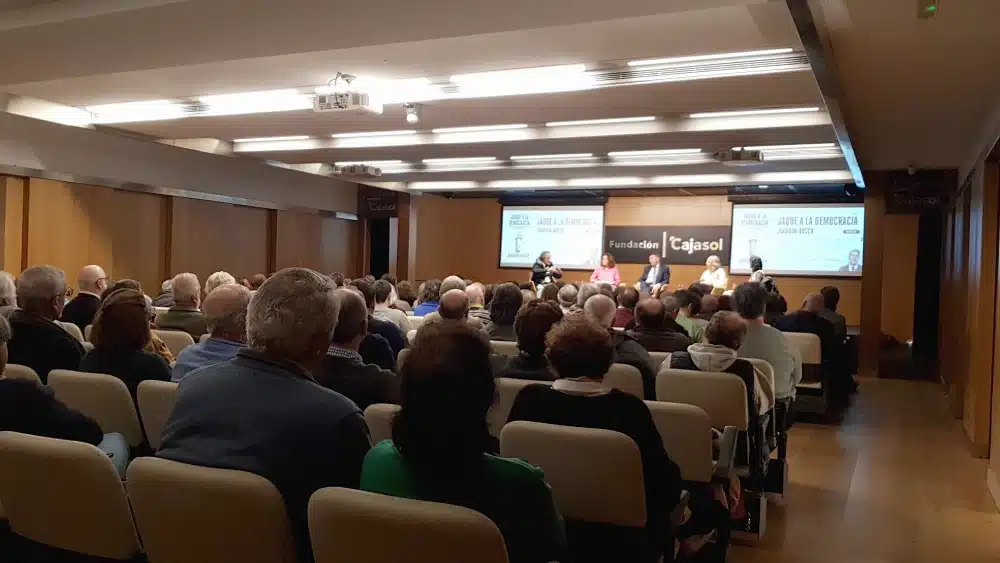 Imagen de la presentación de «La democracia en jaque», de Joaquim Bosch / Beltrán Peña