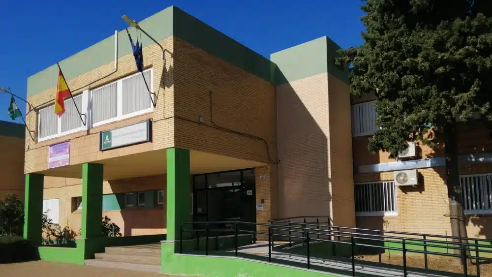 El Centro de Educación Infantil y Primaria (CEIP) Reyes de España de Lora del Río. - JUNTA DE ANDALUCÍA