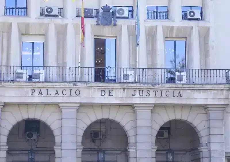 Detalle de la fachada principal de la Audiencia Provincial de Sevilla / Joaquín Corchero / Archivo Europa Press