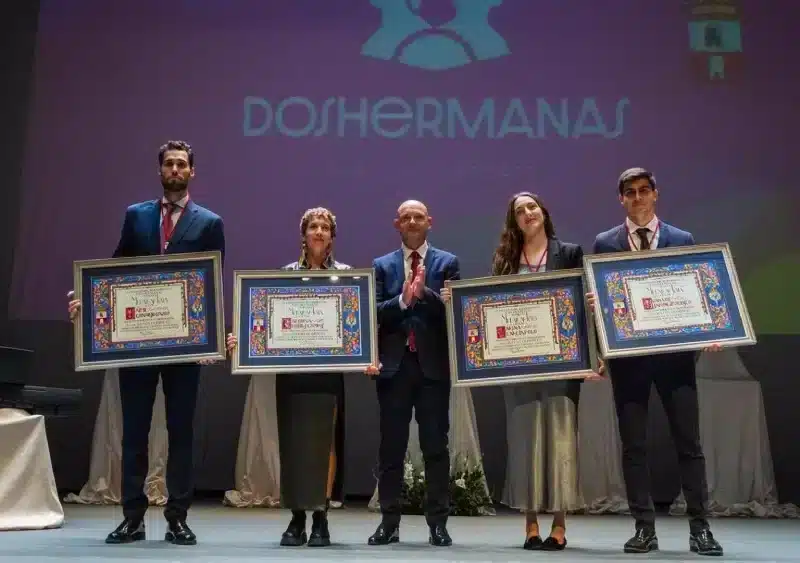 Acto de homenaje a Marina García, Jaime Canalejo, Carolina Robles y Juanlu Sánchez - AYUNTAMIENTO DE DOS HERMANAS
