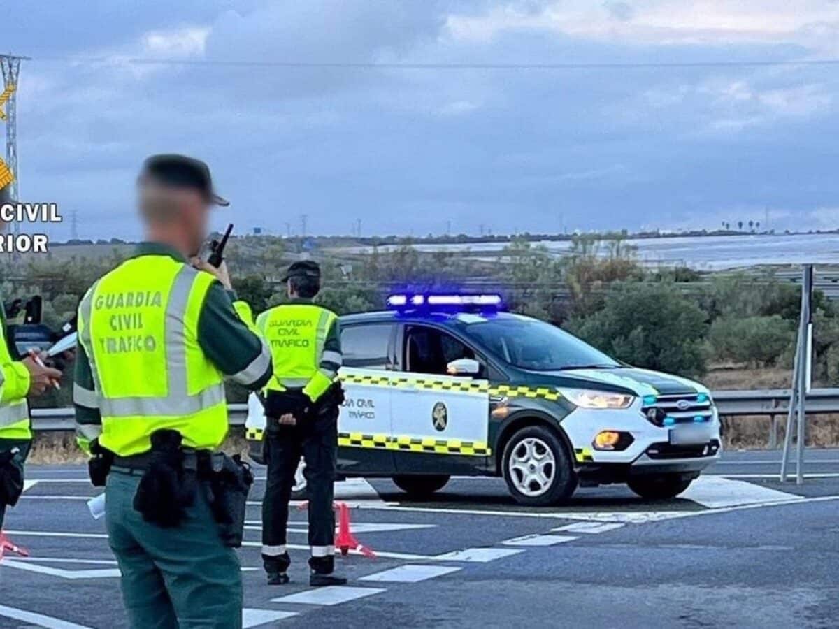 Imagen de un control de la Guardia Civil - GUARDIA CIVIL