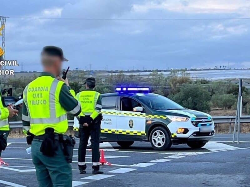 Imagen de un control de la Guardia Civil - GUARDIA CIVIL