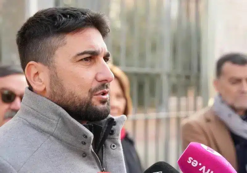 El concejal del Ayuntamiento de Sevilla, Ismael Sánchez, durante una atención a los medios. - María José López - Europa Press