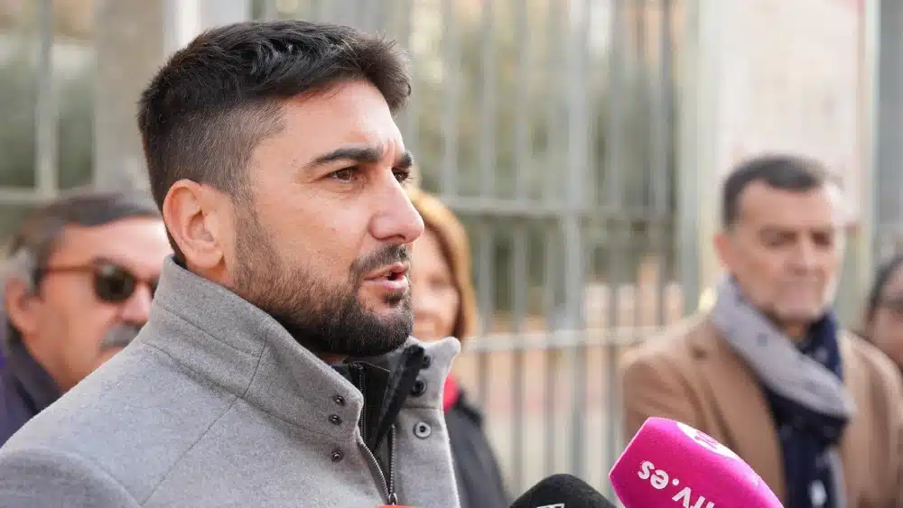 El concejal del Ayuntamiento de Sevilla, Ismael Sánchez, durante una atención a los medios. - María José López - Europa Press