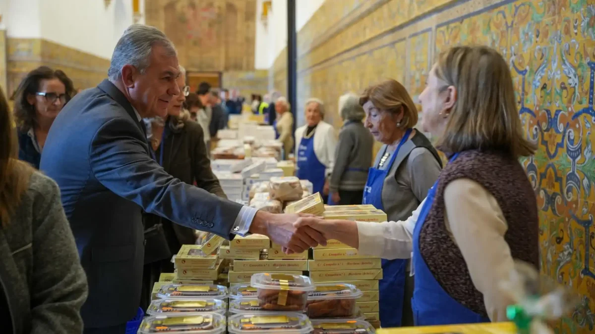 Sanz visita la muestra de dulces de convento en los Alcázares. - AYUNTAMIENTO DE SEVILLA