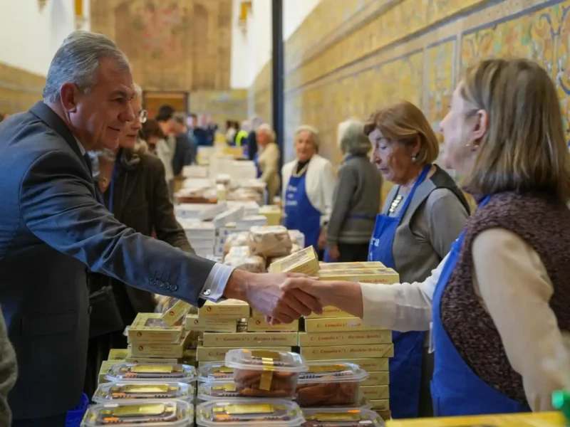 Sanz visita la muestra de dulces de convento en los Alcázares. - AYUNTAMIENTO DE SEVILLA