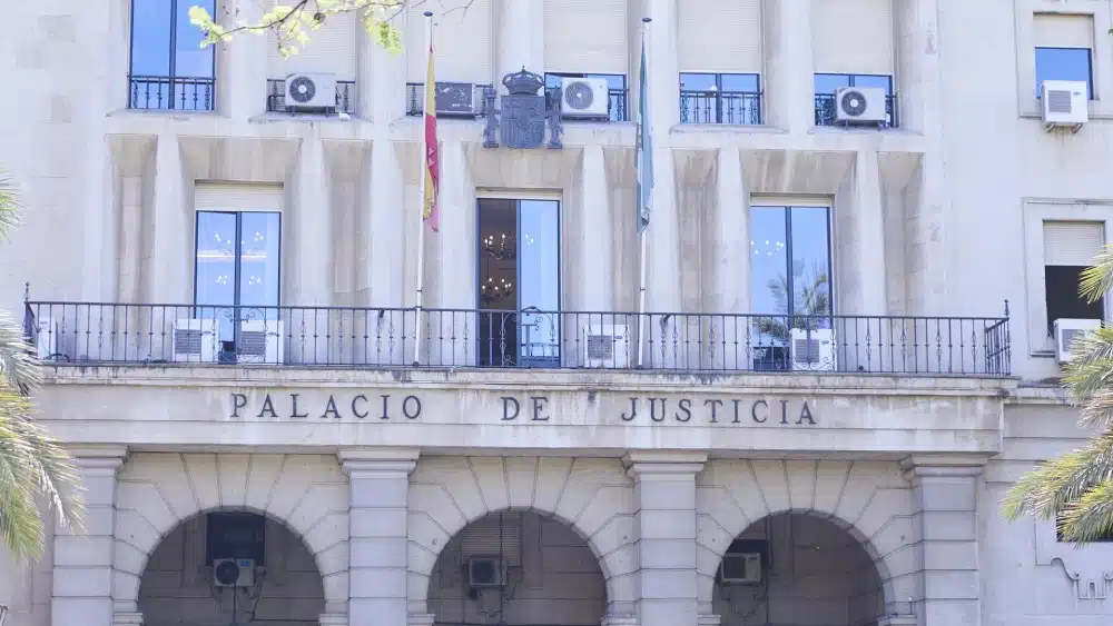 Detalle de la fachada principal de la Audiencia Provincial de Sevilla - Joaquin Corchero - Archivo