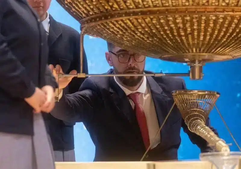 Celebración del Sorteo Extraordinario de la Lotería de Navidad 2024, en el Teatro Real, a 22 de diciembre de 2024, en Madrid (España). El Estado reparte hoy un total de 2.702 millones de euros en premios, lo que supone 112 millones más que el año pasado. - Eduardo Parra - Europa Press